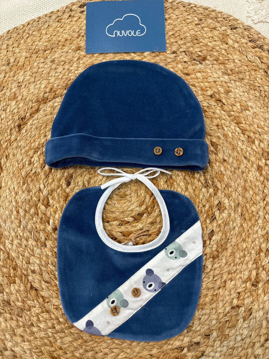 Set cappello e bavaglino in ciniglia