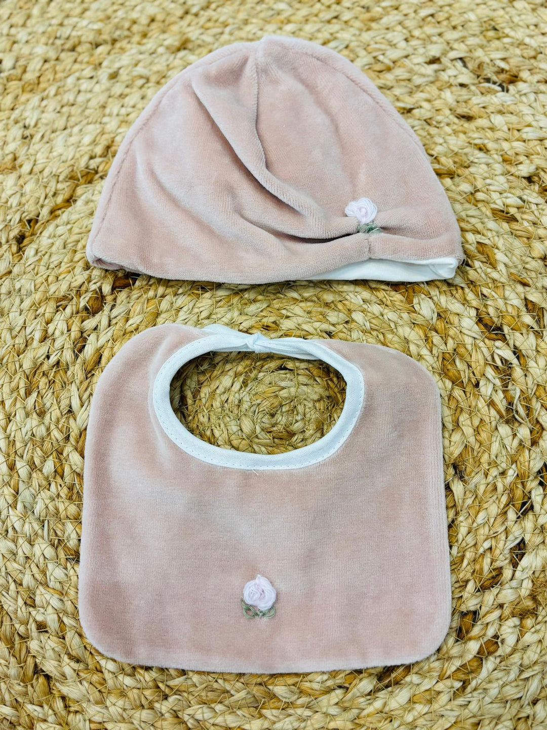 Set cappello e bavetta rosa antico