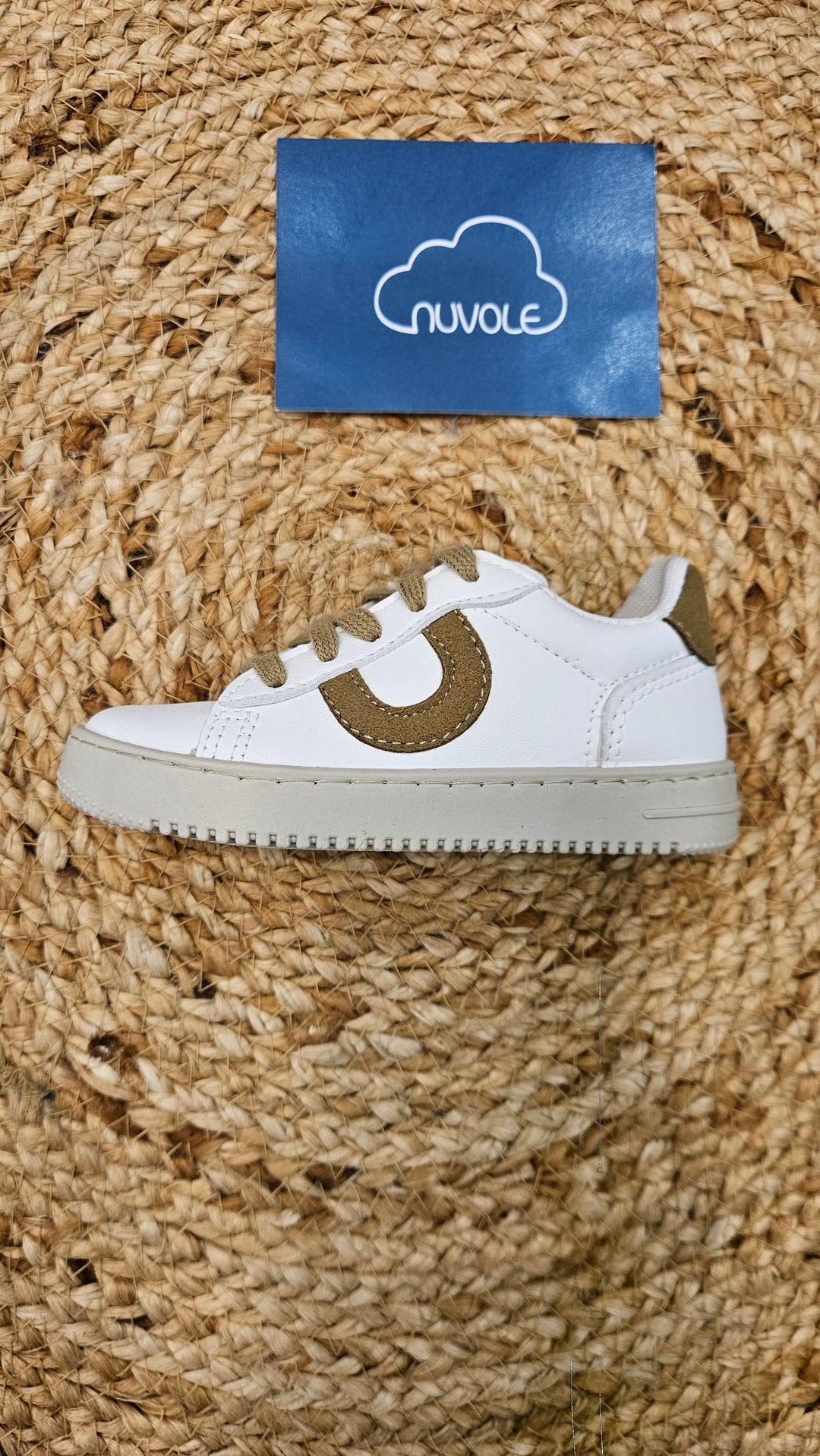 Sneakers con lacci