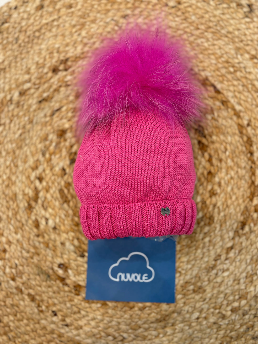 Cappello con pompon fuxia