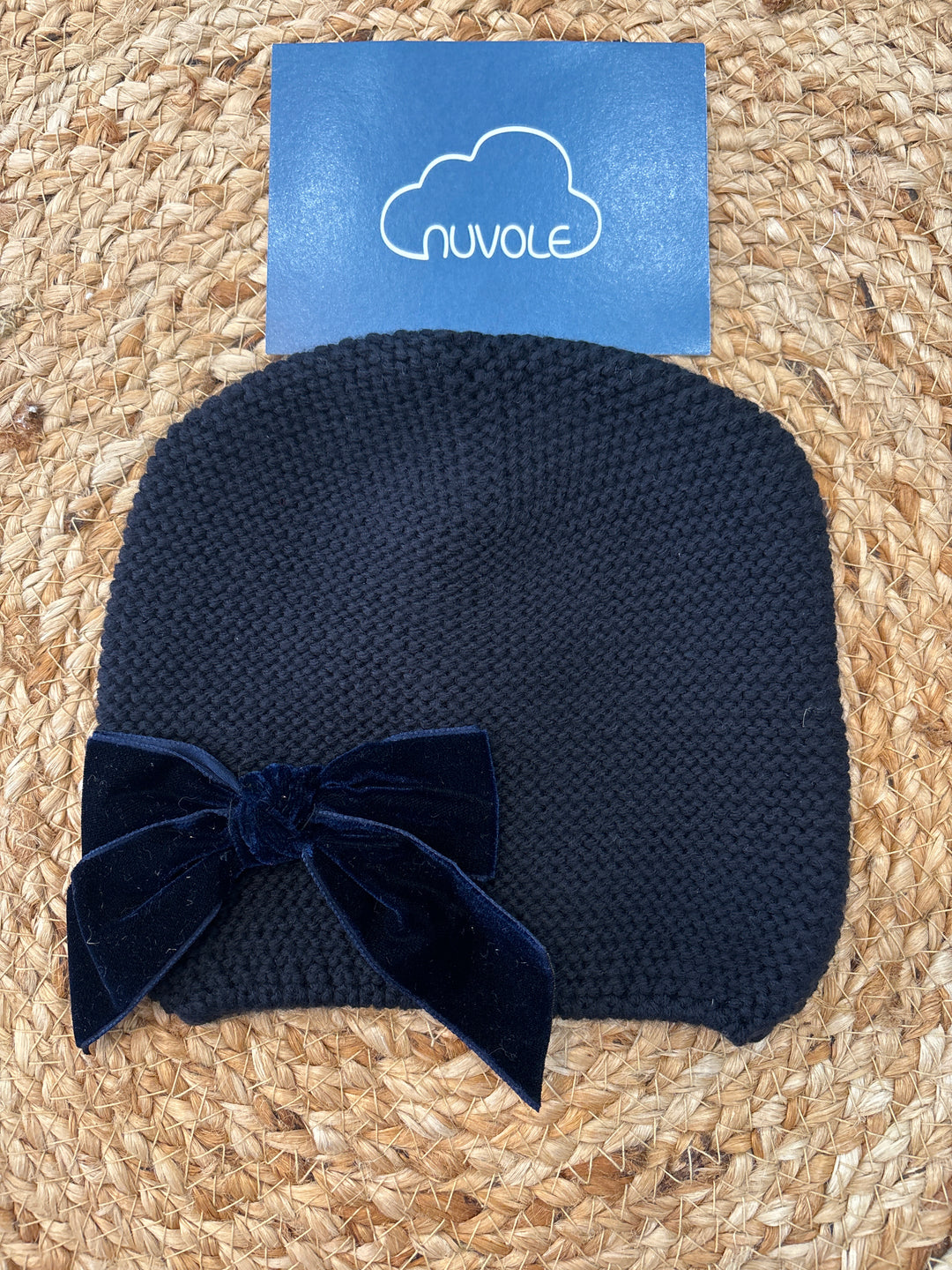 Cappello con fiocco in velluto blu