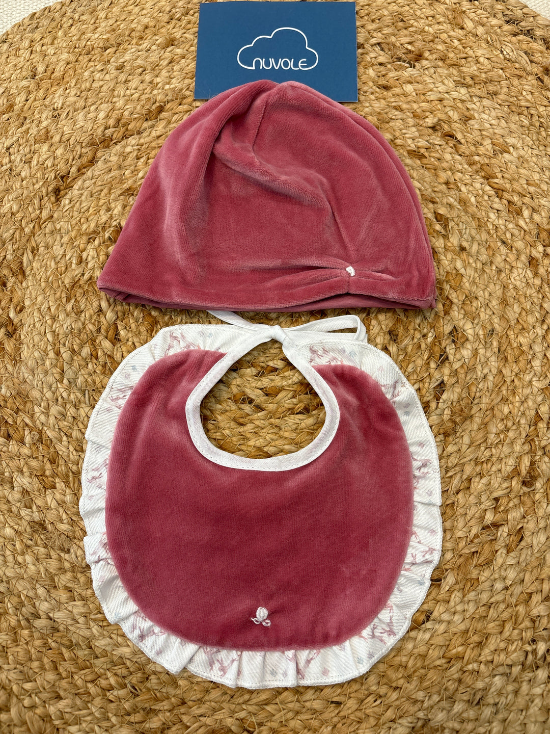 Set cappello e bavaglino in ciniglia