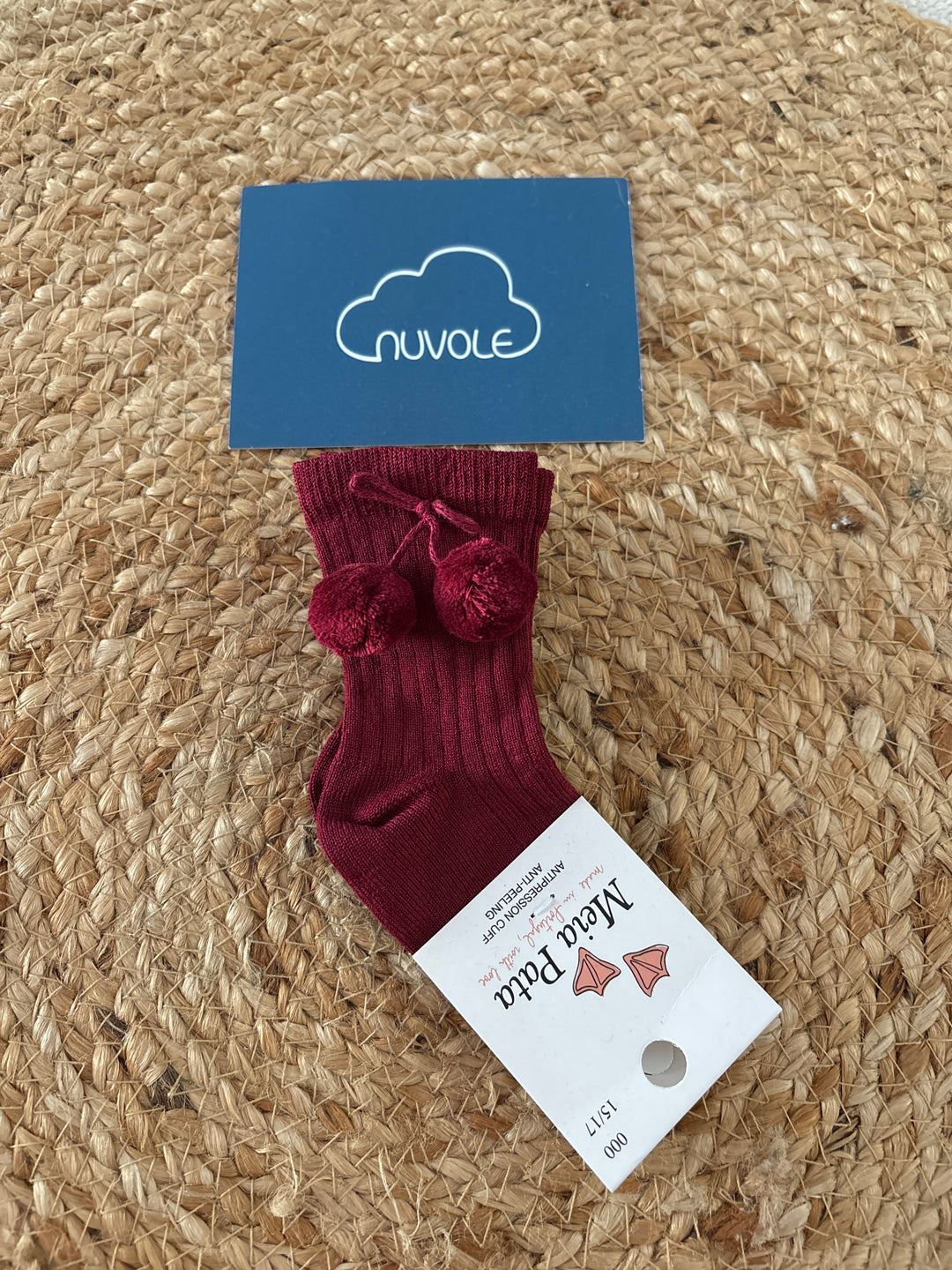 Calzino rigato con pompon bordeaux