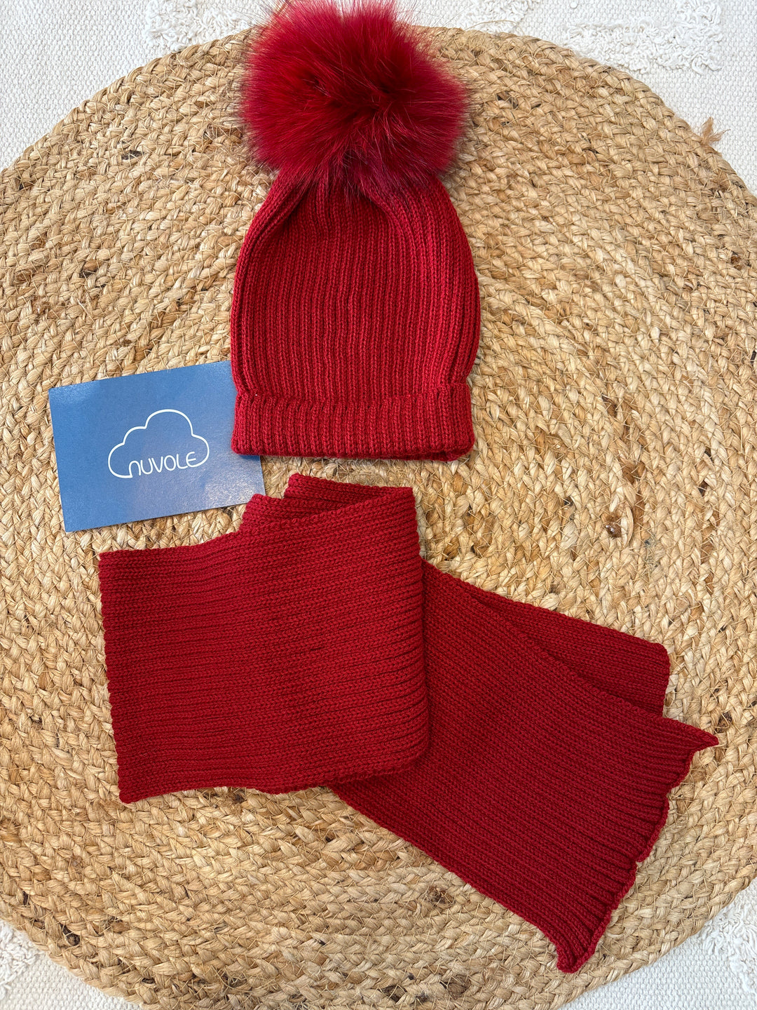 Set cappello e sciarpa rosso