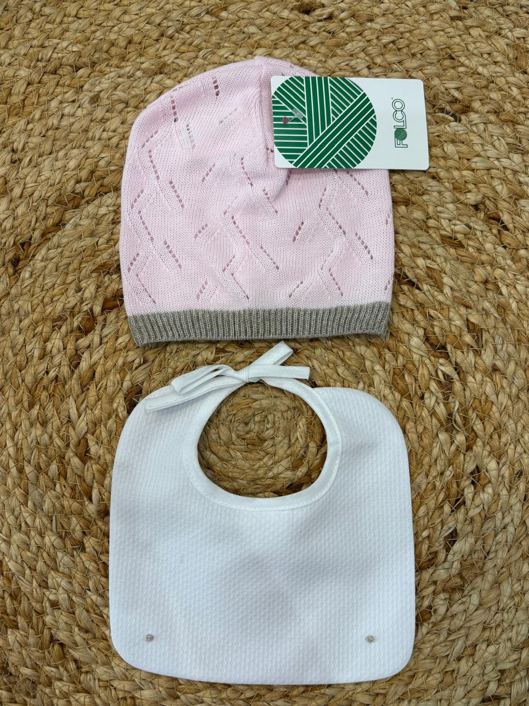 Set cappello in lana e bavetta