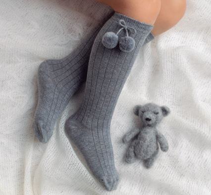 Calzino rigato con pompon grey