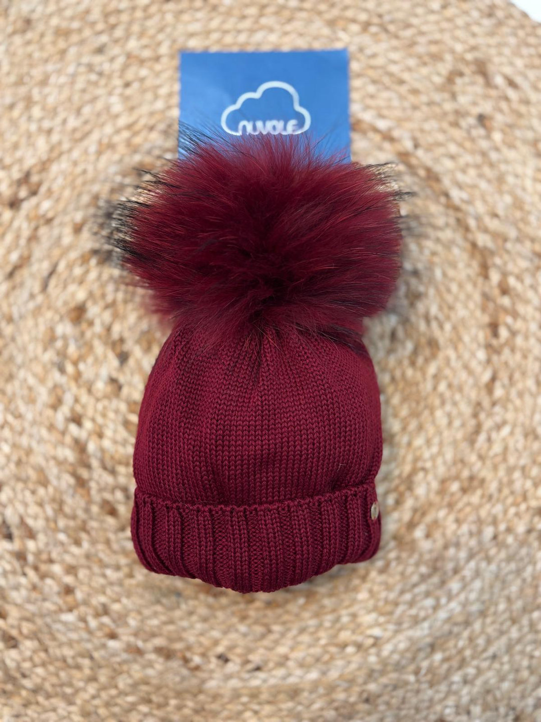 Cappello con pompon bordeaux