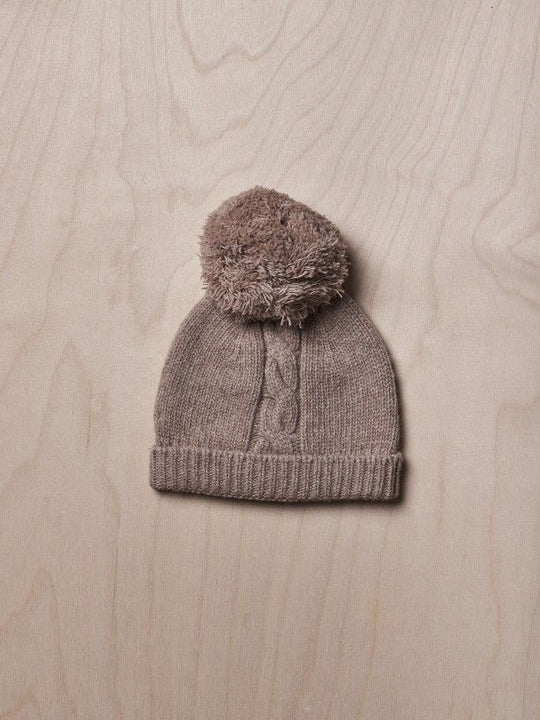 Cappello con pompon castagno