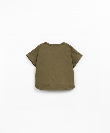 T-shirt con apertura sulla spalla