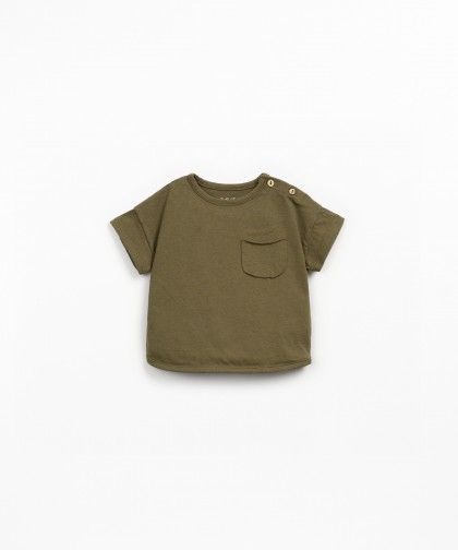 T-shirt con apertura sulla spalla