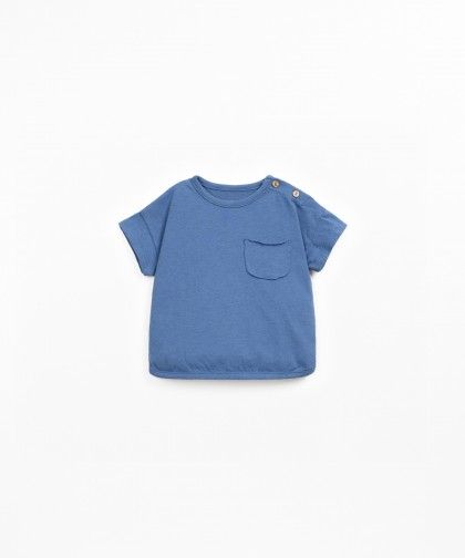 T-shirt con apertura sulla spalla