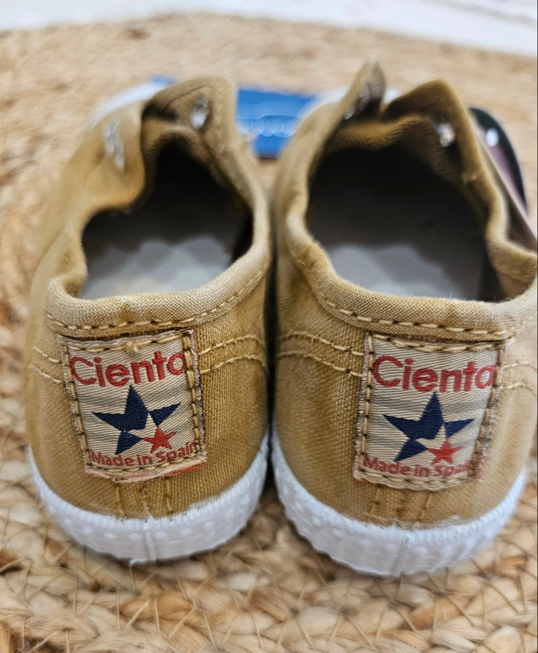 Sneakers in tela mostaza