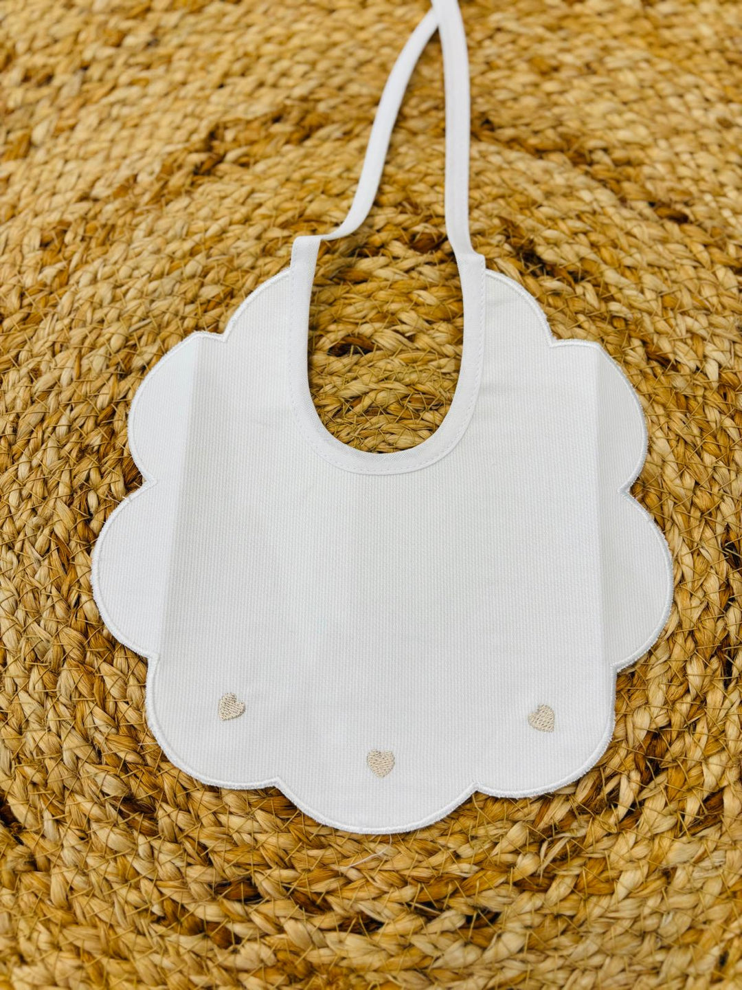 Bavetta ricamo cuori beige