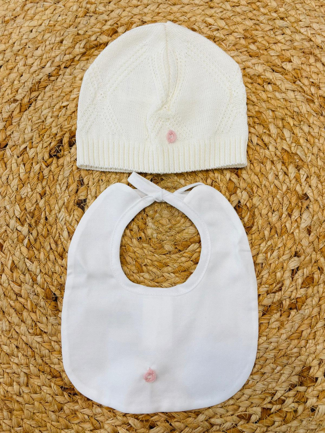 Set cappello e bavetta in lana Petalo