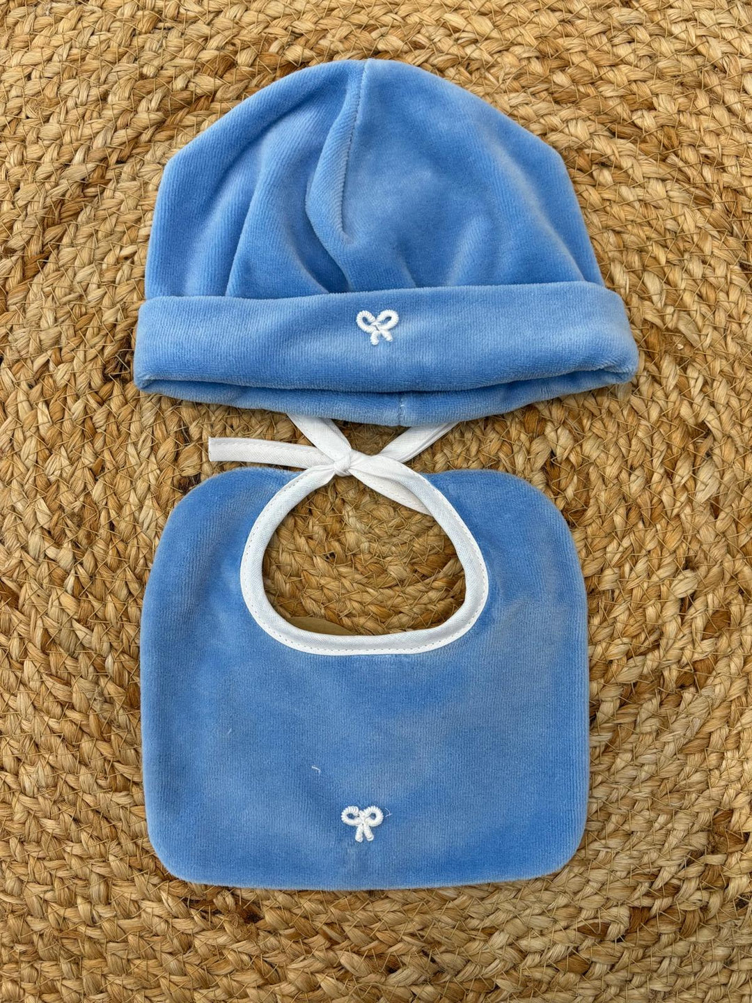 Set cappello e bavaglino Nodo d'Amore azzurro