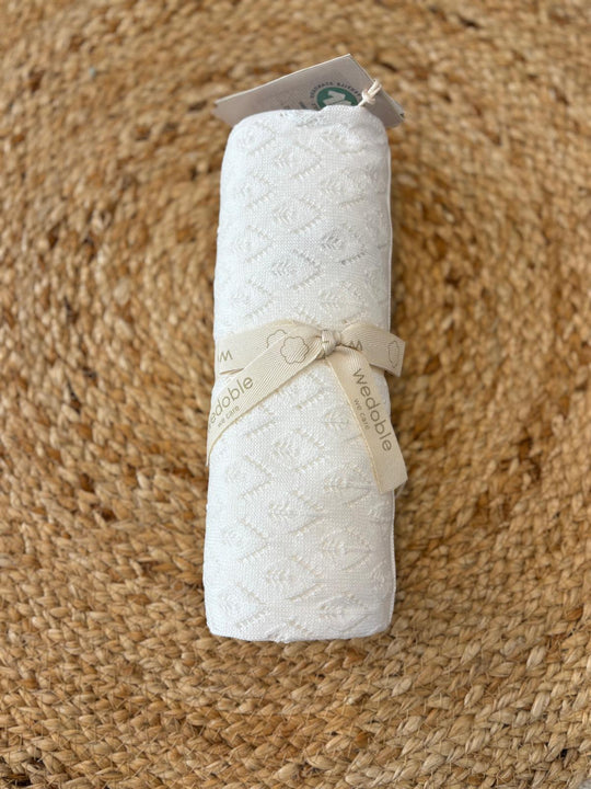 Coperta lavorata bianca