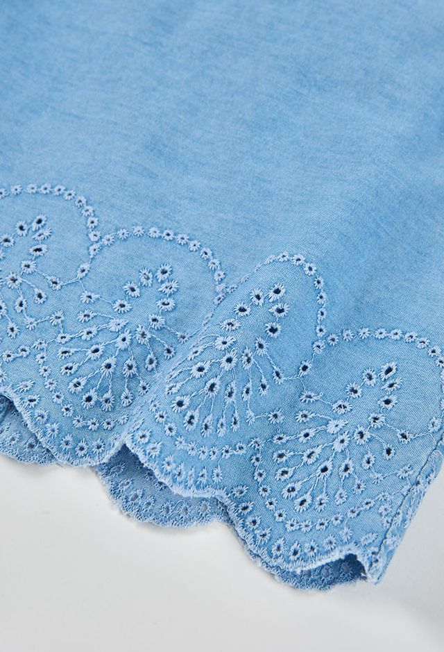 Top in chambray ricamato